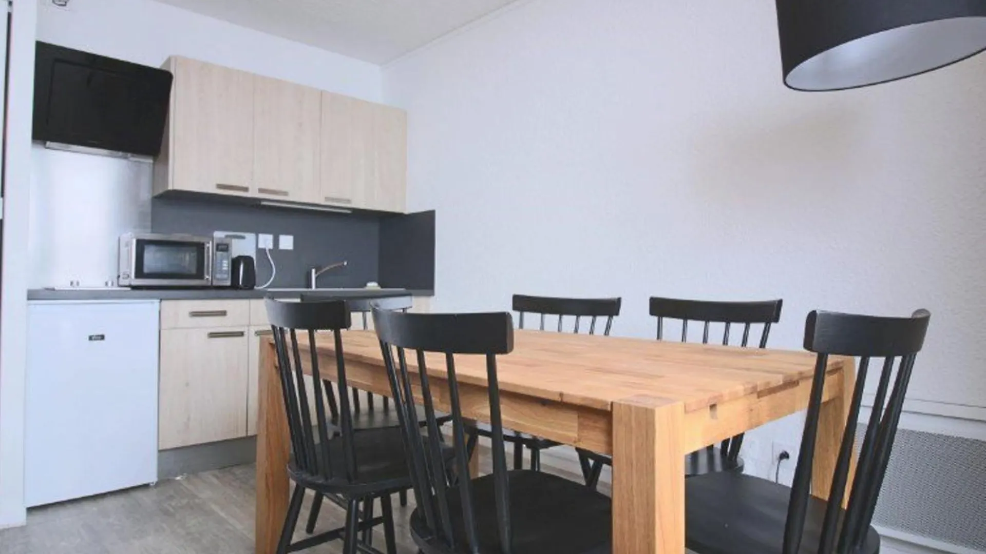 Kontakte von Studio Cabine 4/5 Pers, Balcon Expo Sud, Tv, Cuisine Equipee, Casier A Ski - Fr-1-457-175